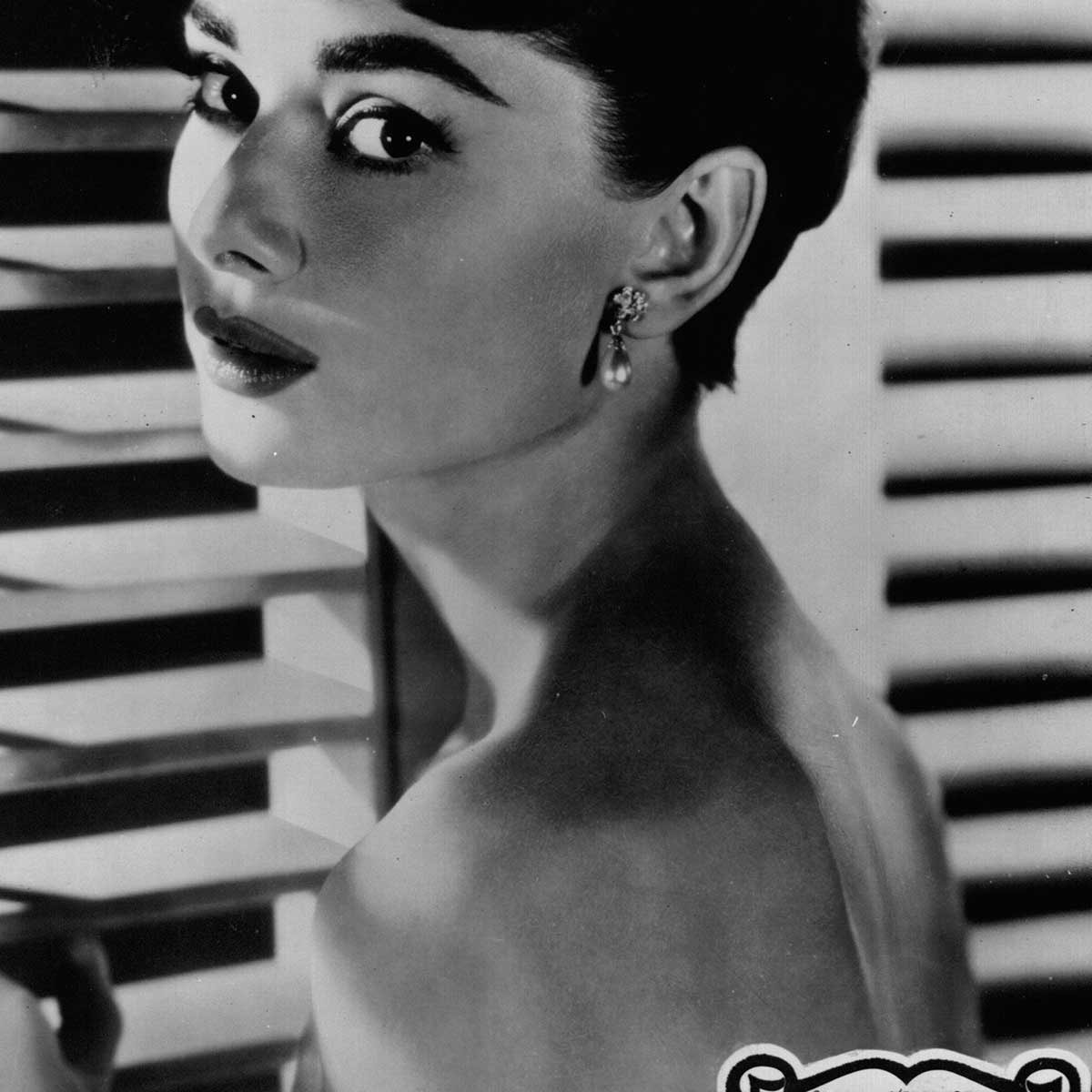 Affiche célébrité Audrey Hepburn dans Sabrina, 1954 Affiche sous cadre bois