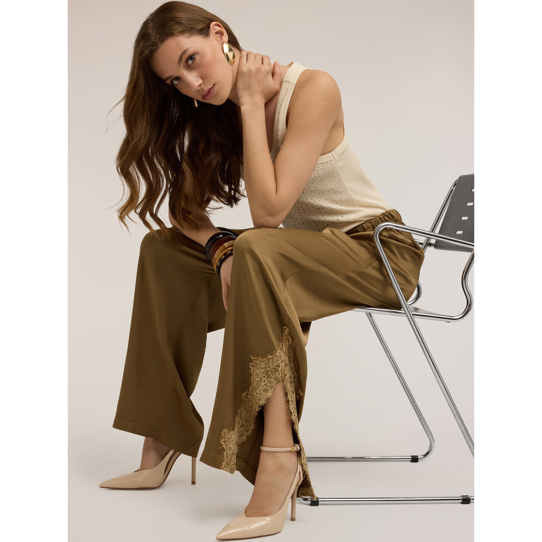 Motivi - Pantaloni palazzo in raso con pizzo - Verde militare