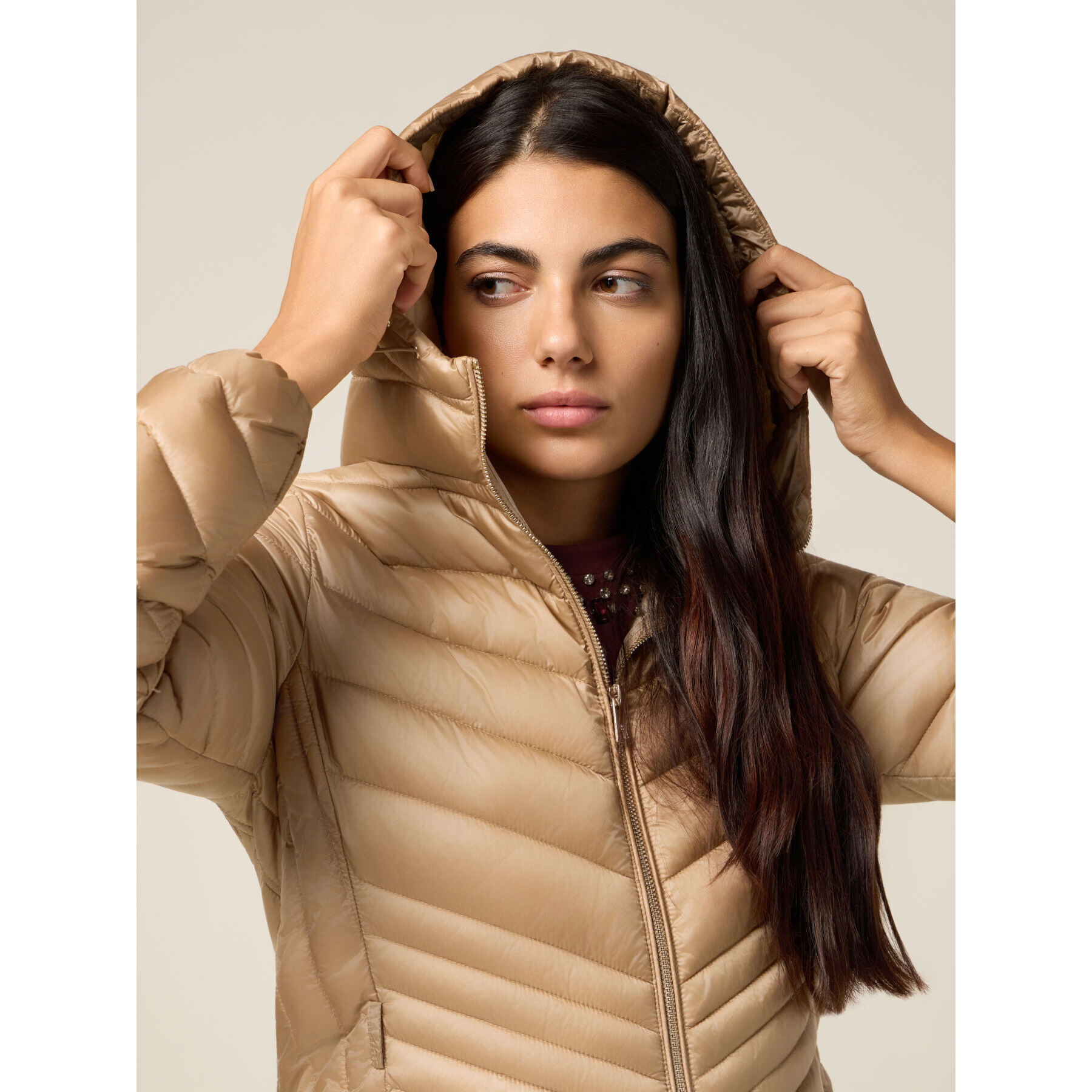 Oltre - Plumífero ligero midi con capucha - Beige