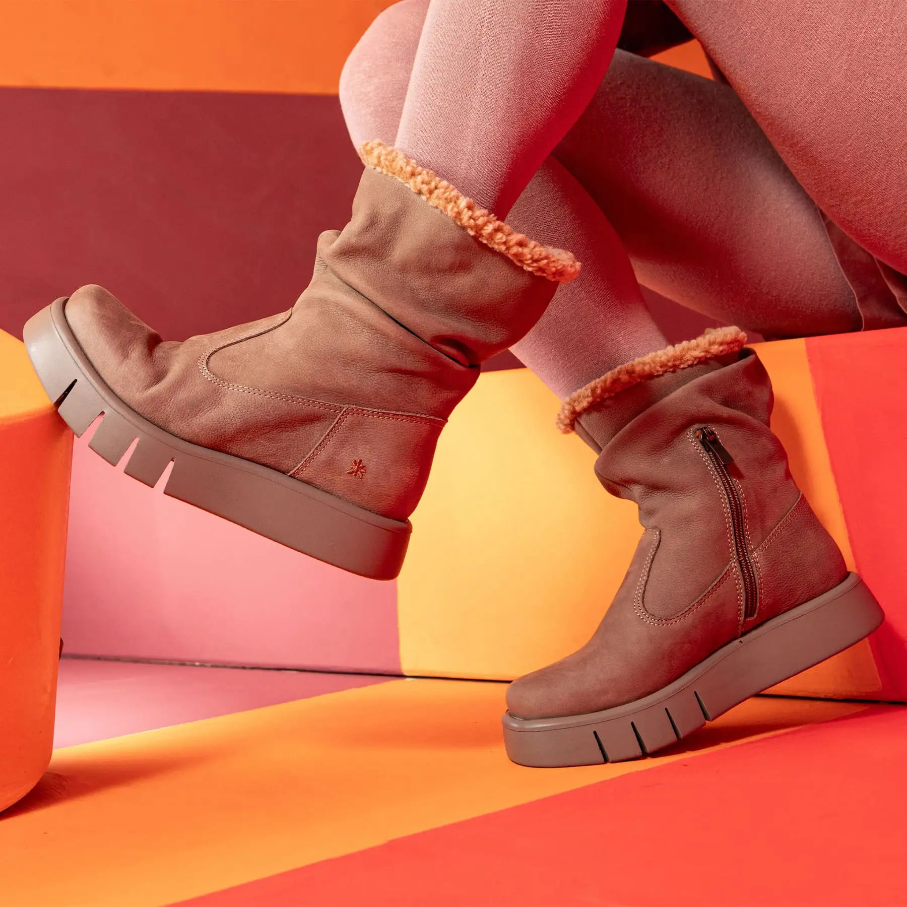 Botines 1347 NOBUCK BLACK/ MALAGA color Black