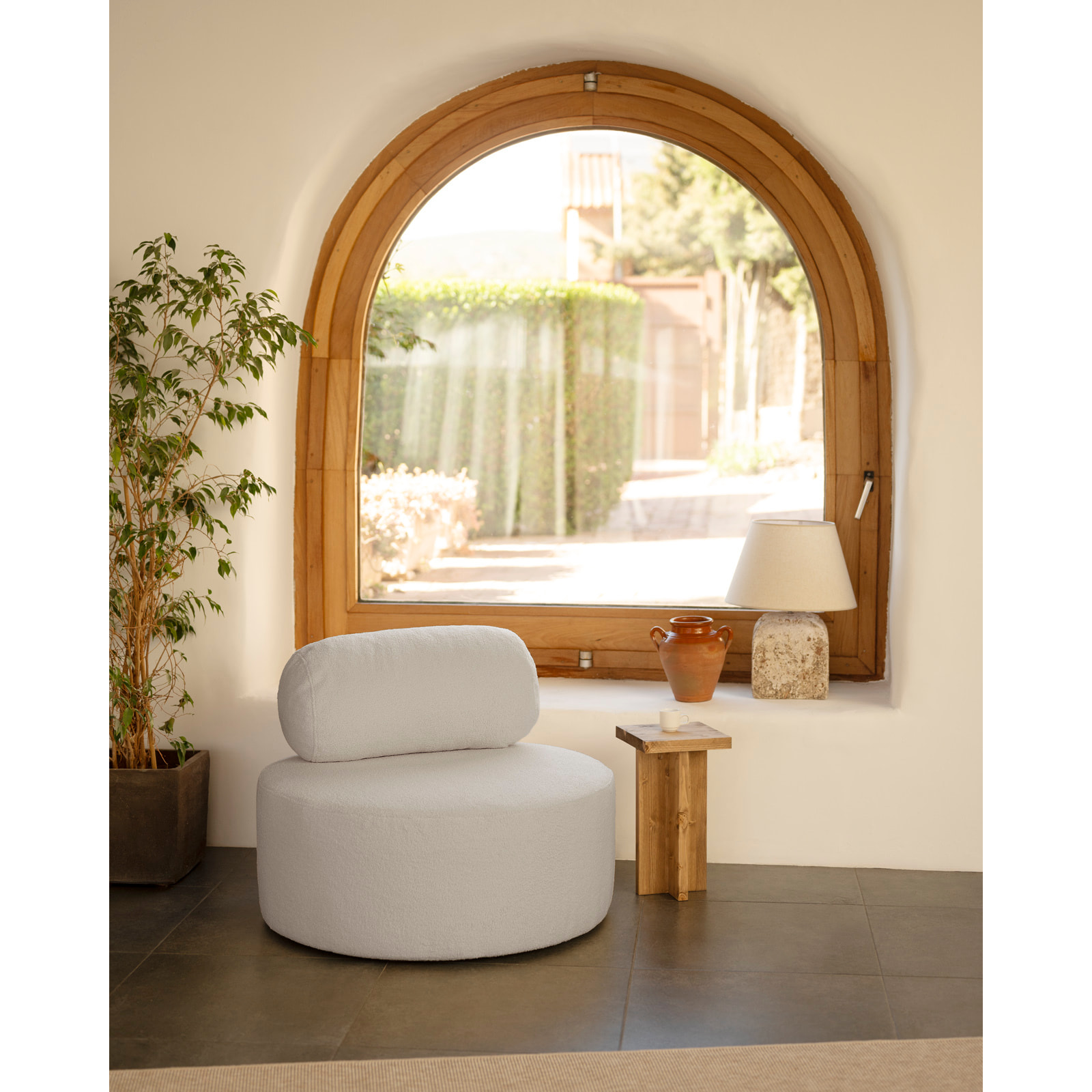 Fauteuil en bouclé rond couleur gris clair de 91x71cm Hauteur: 71 Longueur: 91 Largeur: 91