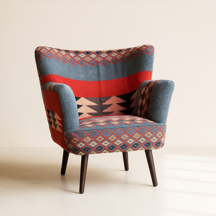 Fauteuil en kilim brodé main et pieds en bois noir INCA