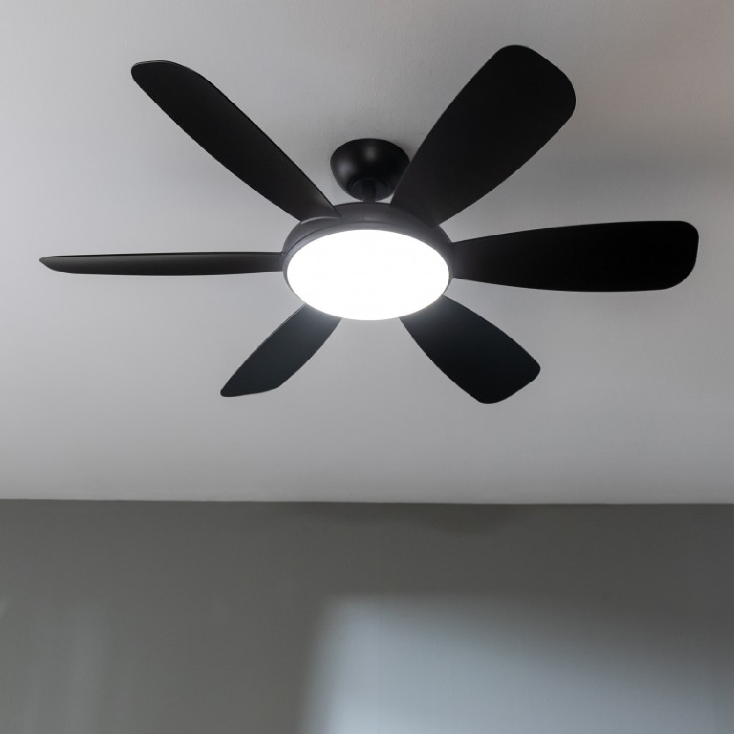 Cecotec Ventilatore da soffitto con luce EnergySilence Aero 5200 Black Pro