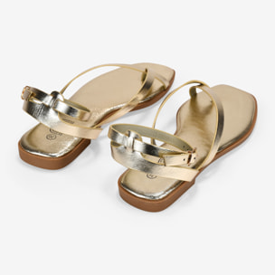 Sandalias de dedo doradas con pulsera y hebilla