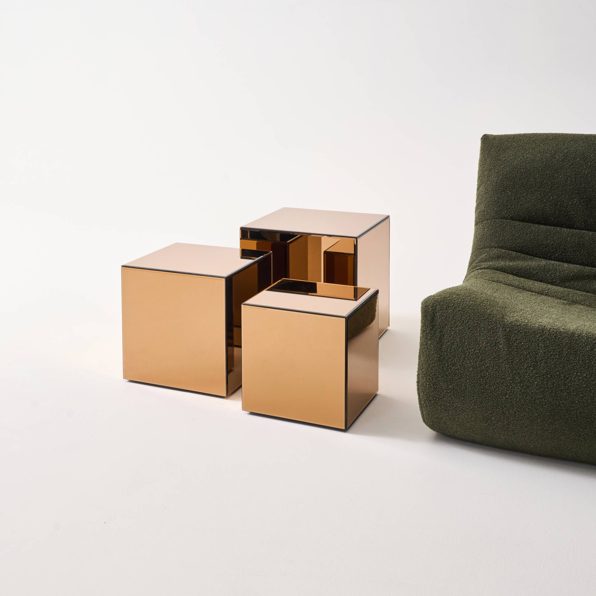 Table cubique miroir ambre. bout de canapé. table d'appoint cube miroir 35cm