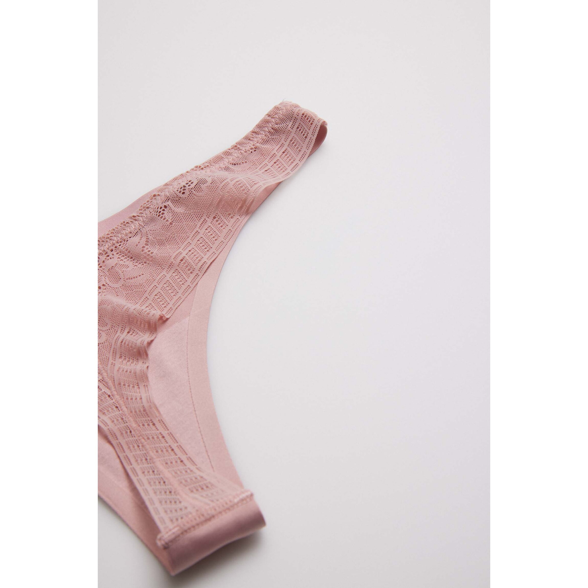 Perizoma invisibile con pizzo rosa
