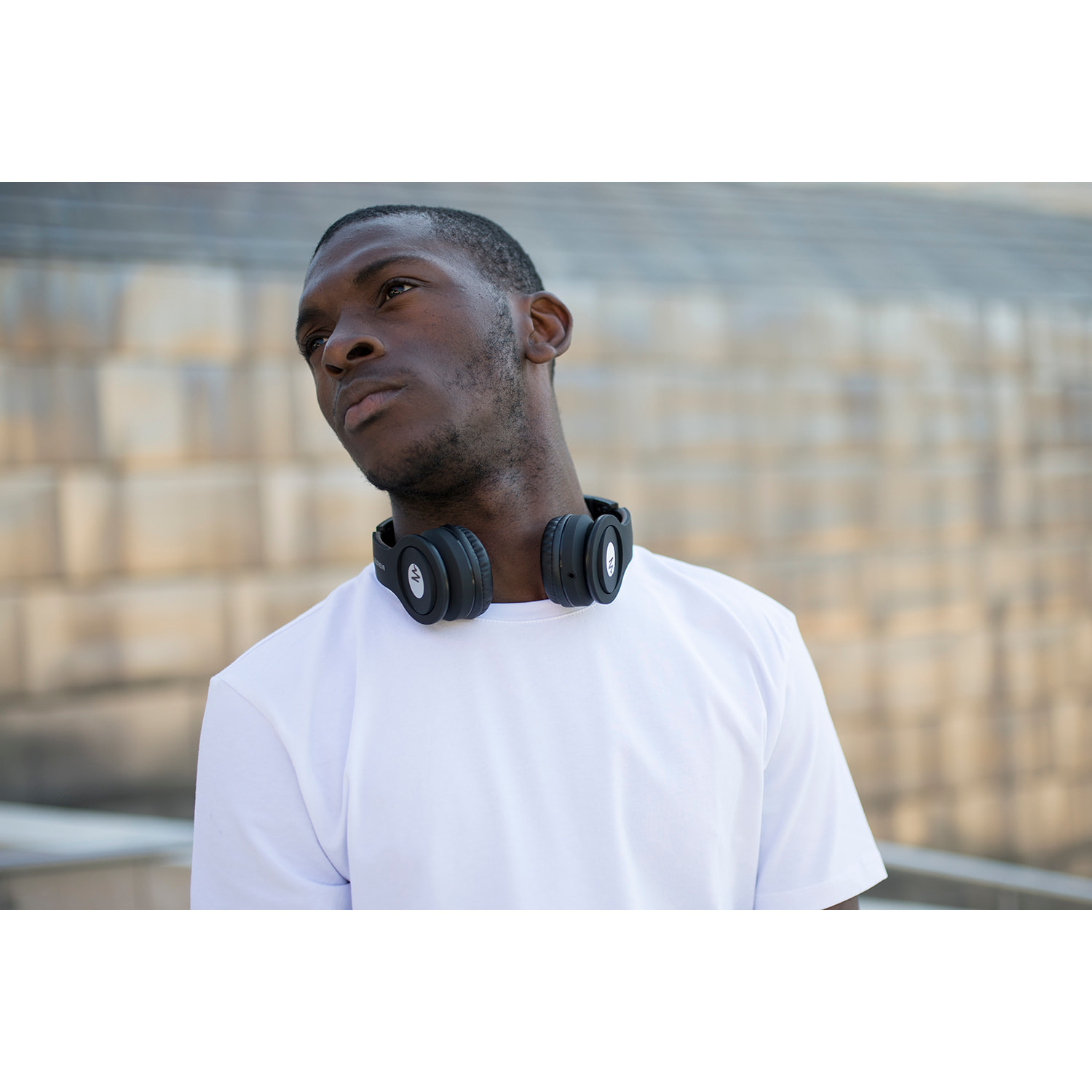 MAGNUSSEN W1 HEADPHONES en color Negro