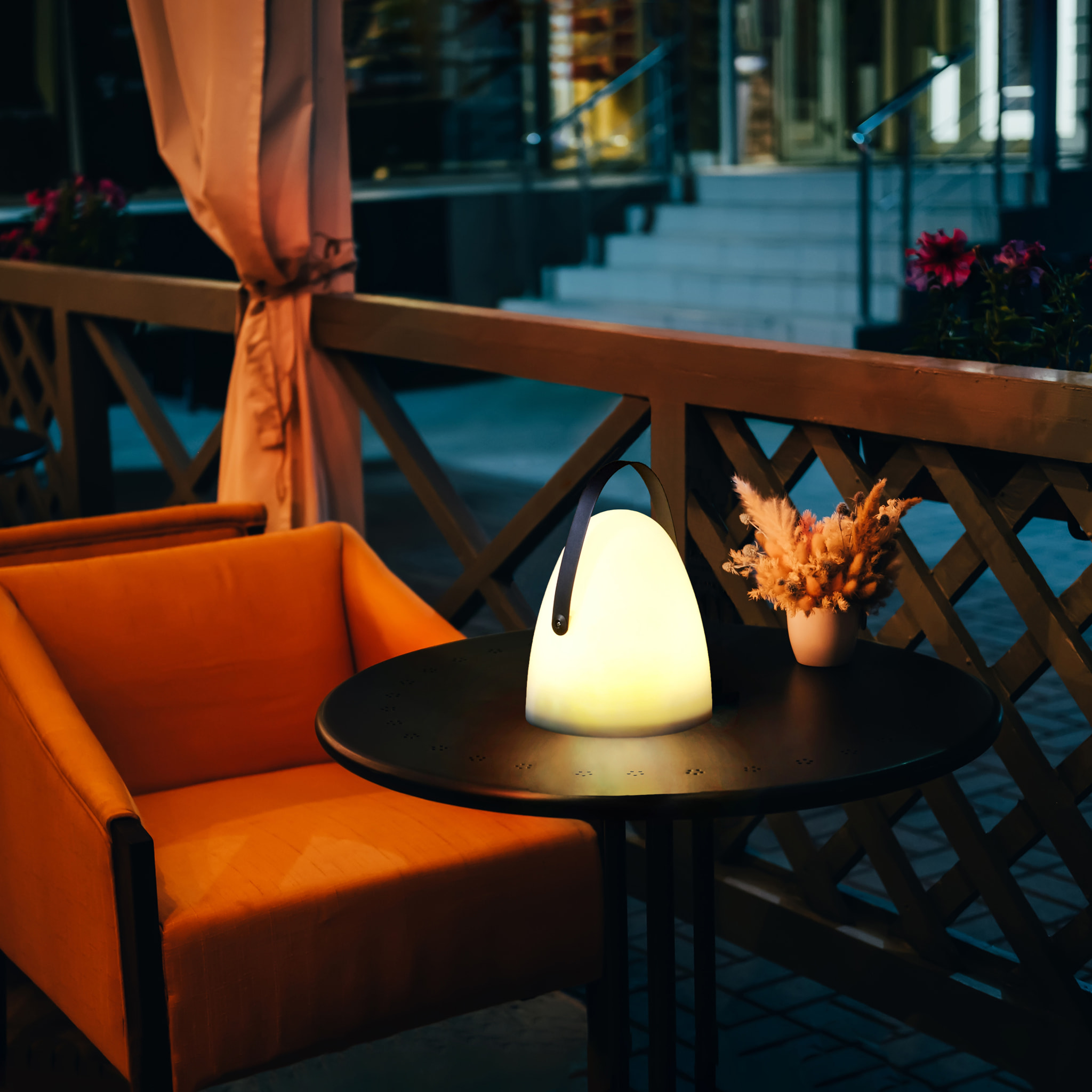 LAMPE EXTERIEUR AVEC POIGNEE