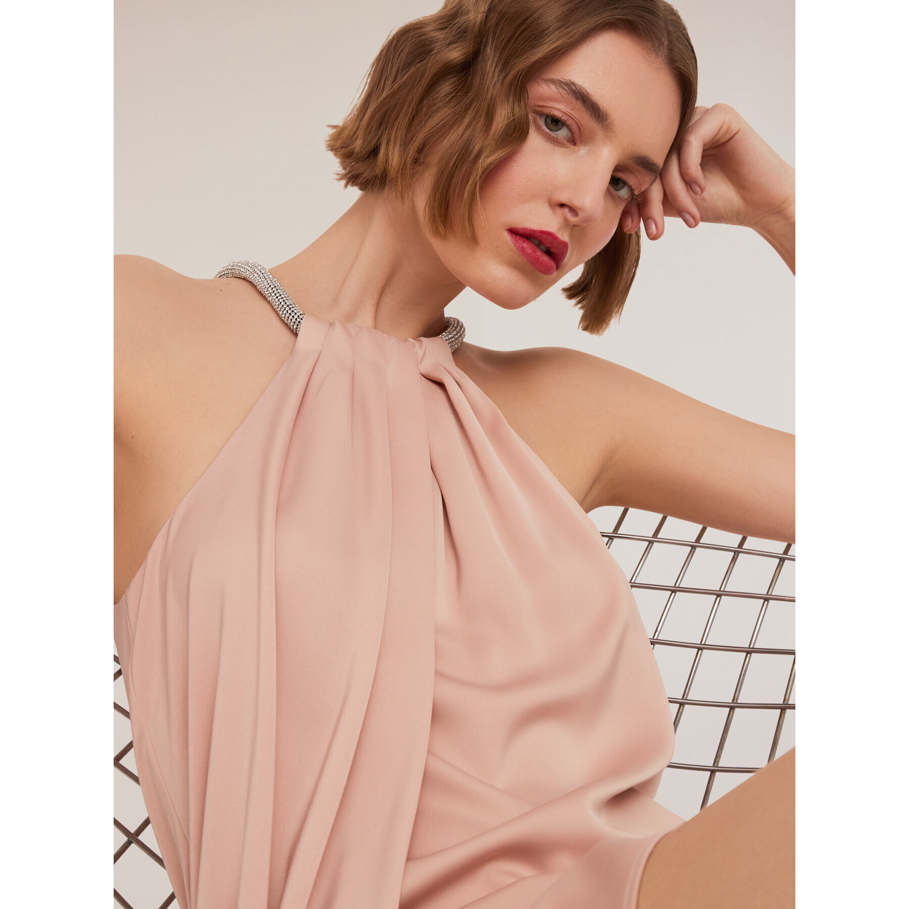 Motivi - Mini dress in raso con dettaglio collana - Rosa