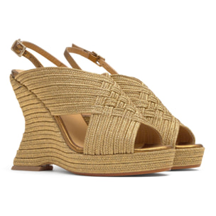 Sandalia Juliet cuña forrada en trenzado metalizado artesanal con hebilla