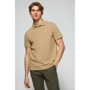 Polo cammello a tre bottoni con logo Rigby Go ricamato