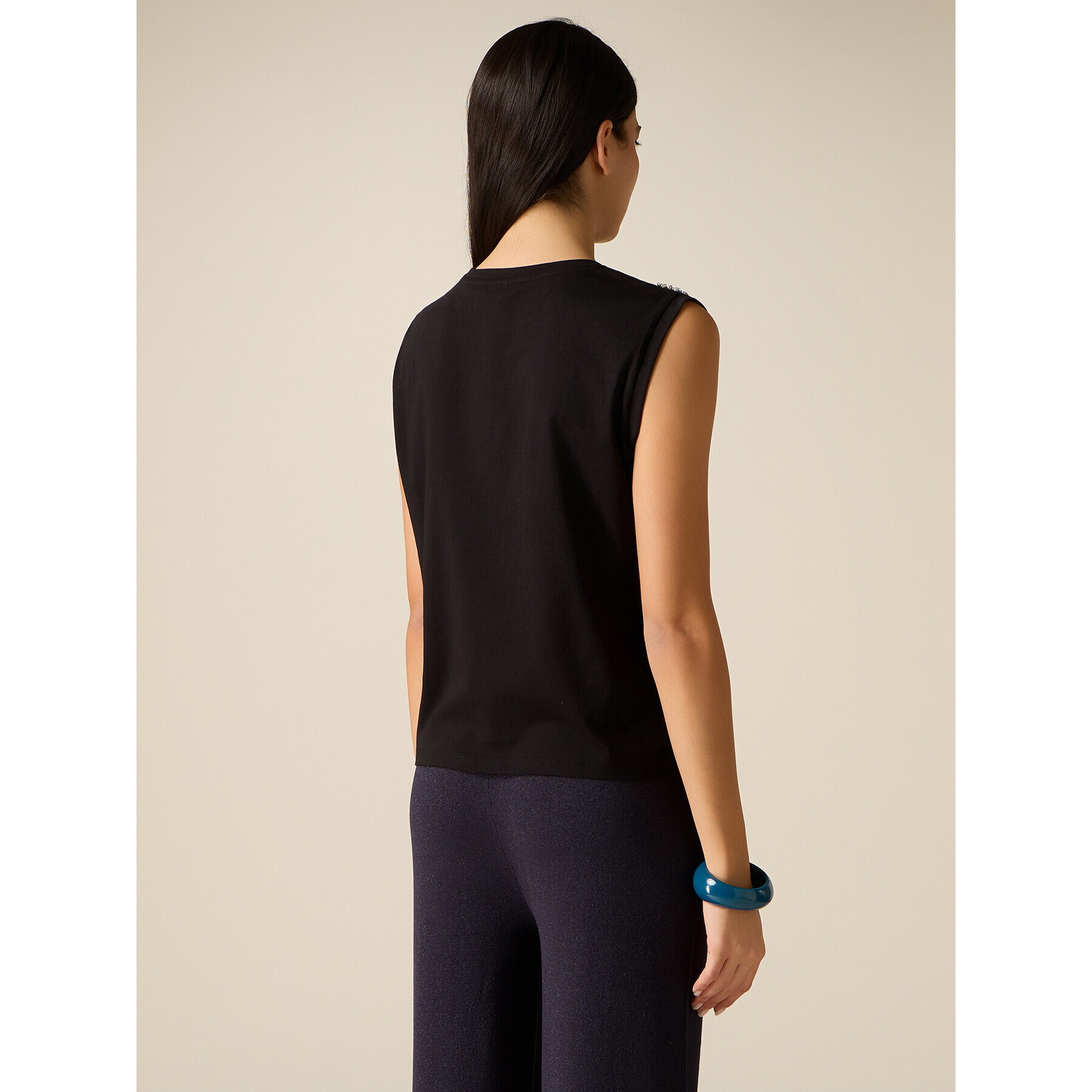 Oltre - T-shirt in cotone con castoni - Nero