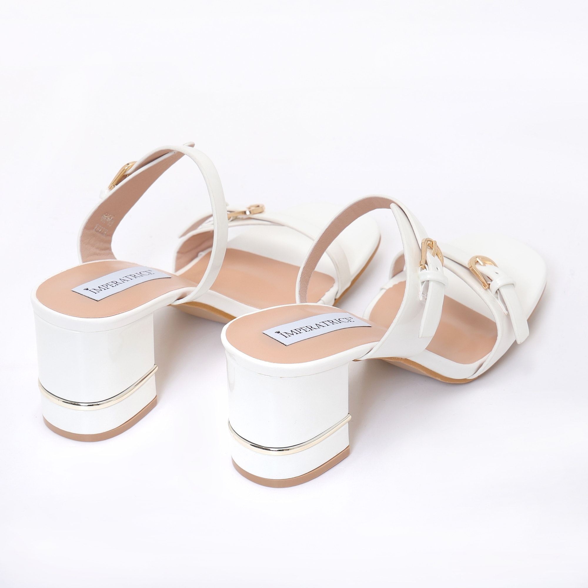 Sandali in simil pelle verniciata con fasce sottili e tacco comodo