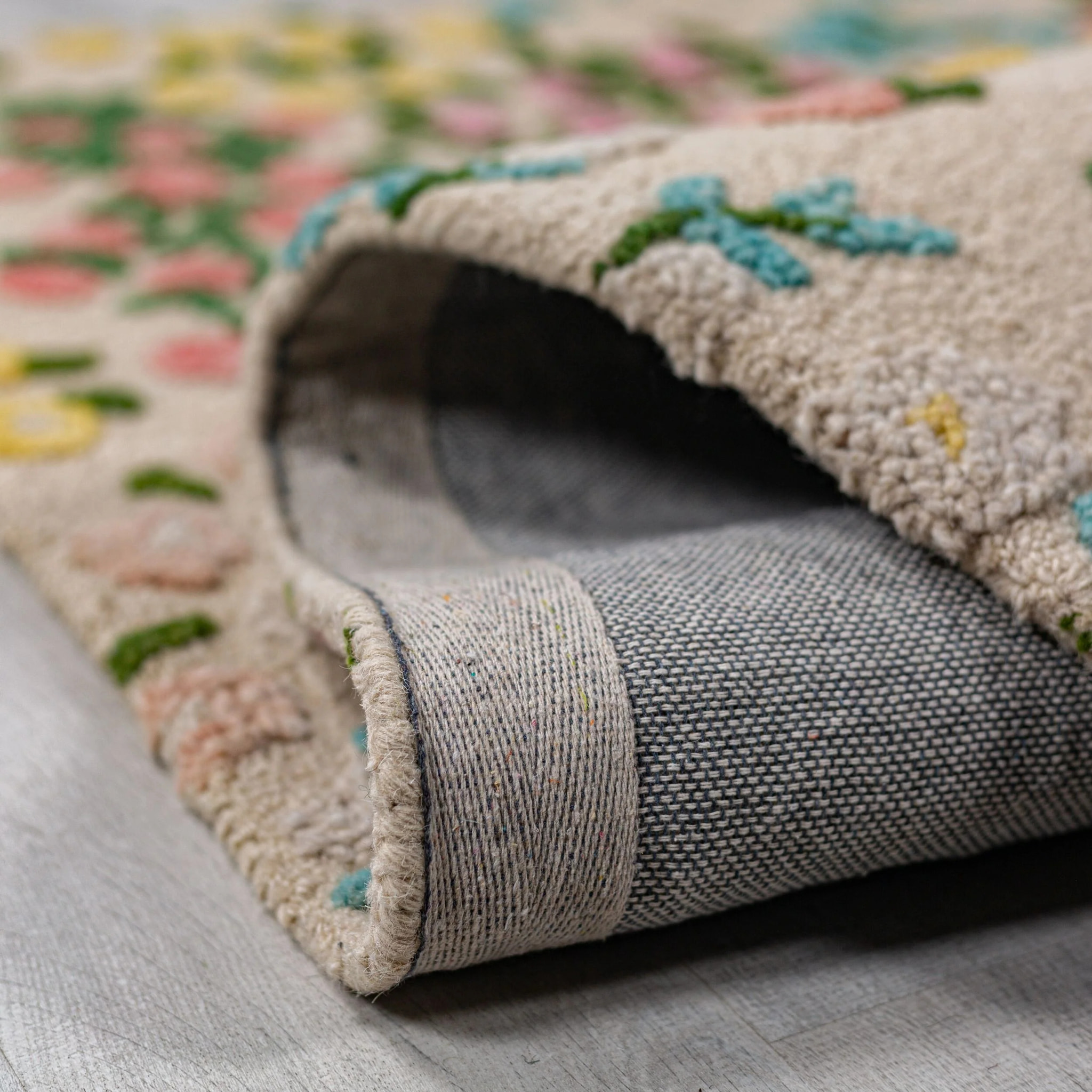 Tapis floral en laine EMILIA