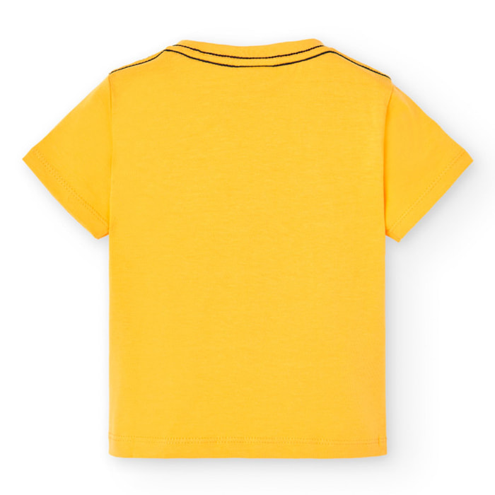 Camiseta en amarillo con mangas cortas y dibujo frontal
