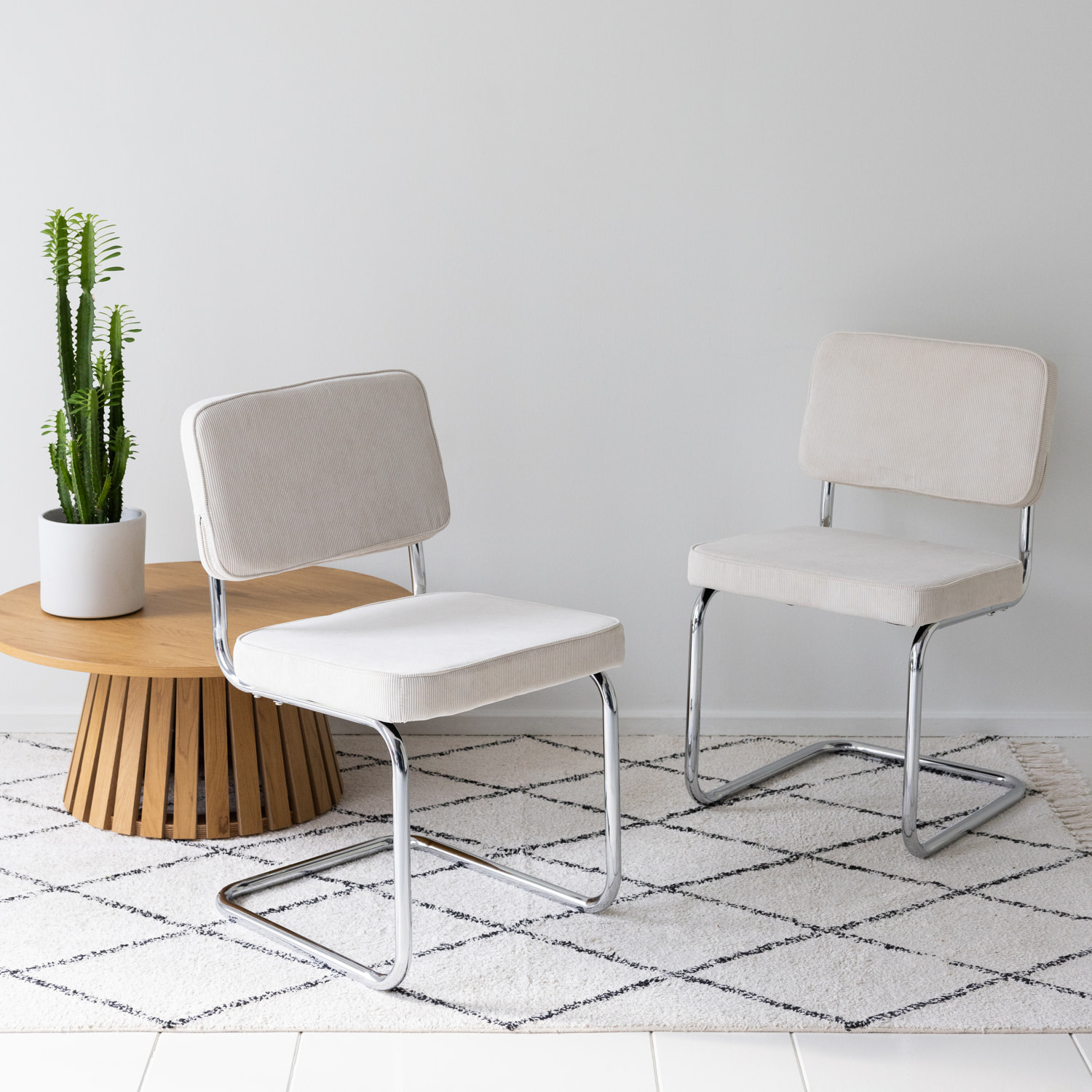 Lot de 2 chaises cantilever en velours côtelé beige MARIA