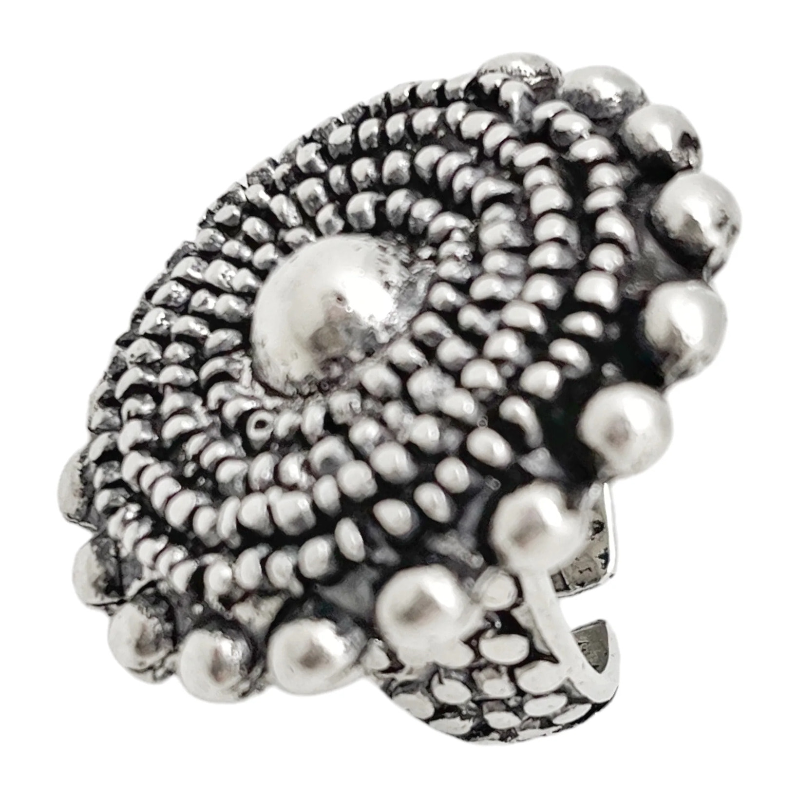 Anillo Charro con base en relieve. Plata chapado efecto envejecido