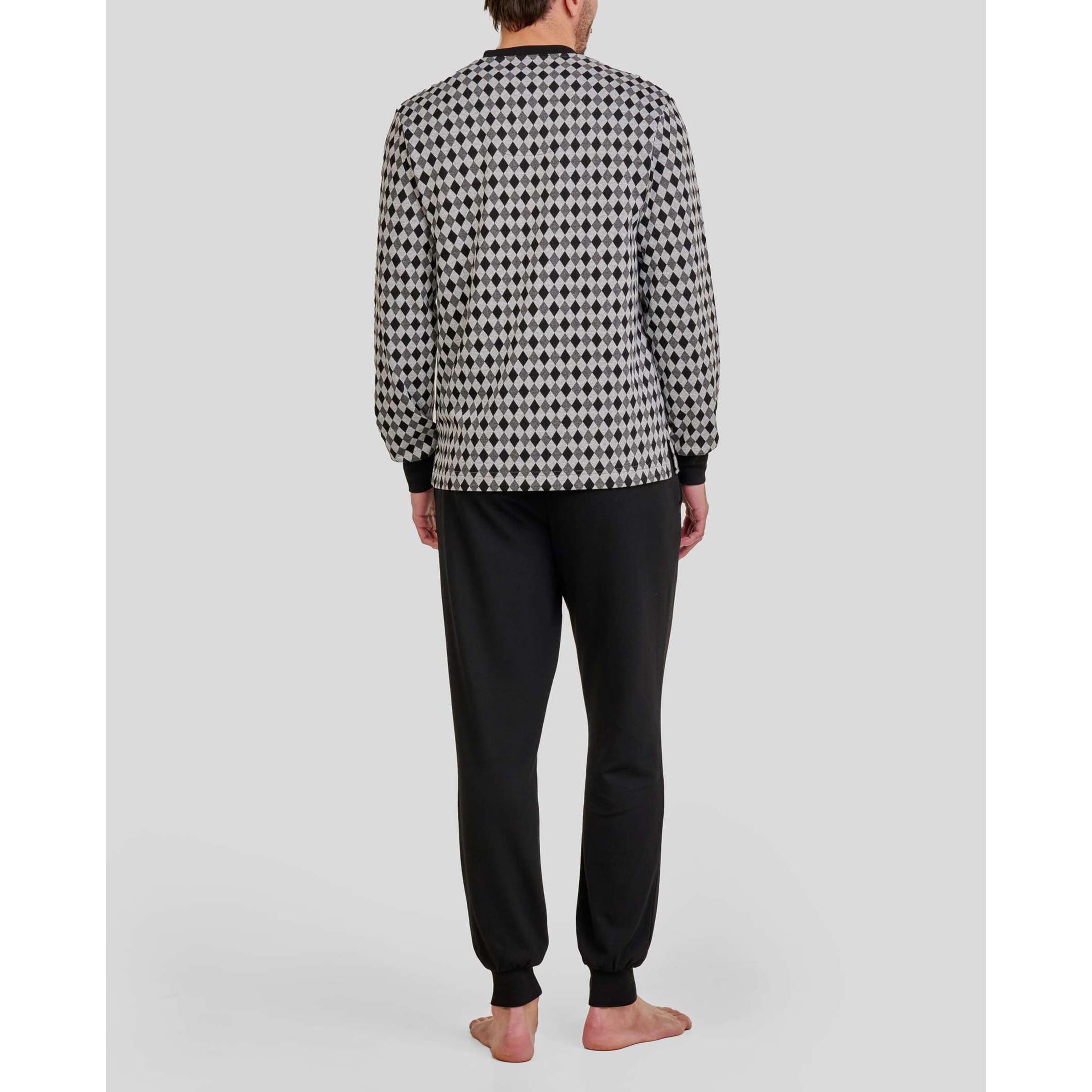 Pijama hombre, dibujo rombos escote en pico, manga larga y pantalón largo liso negro y bolsillos laterales