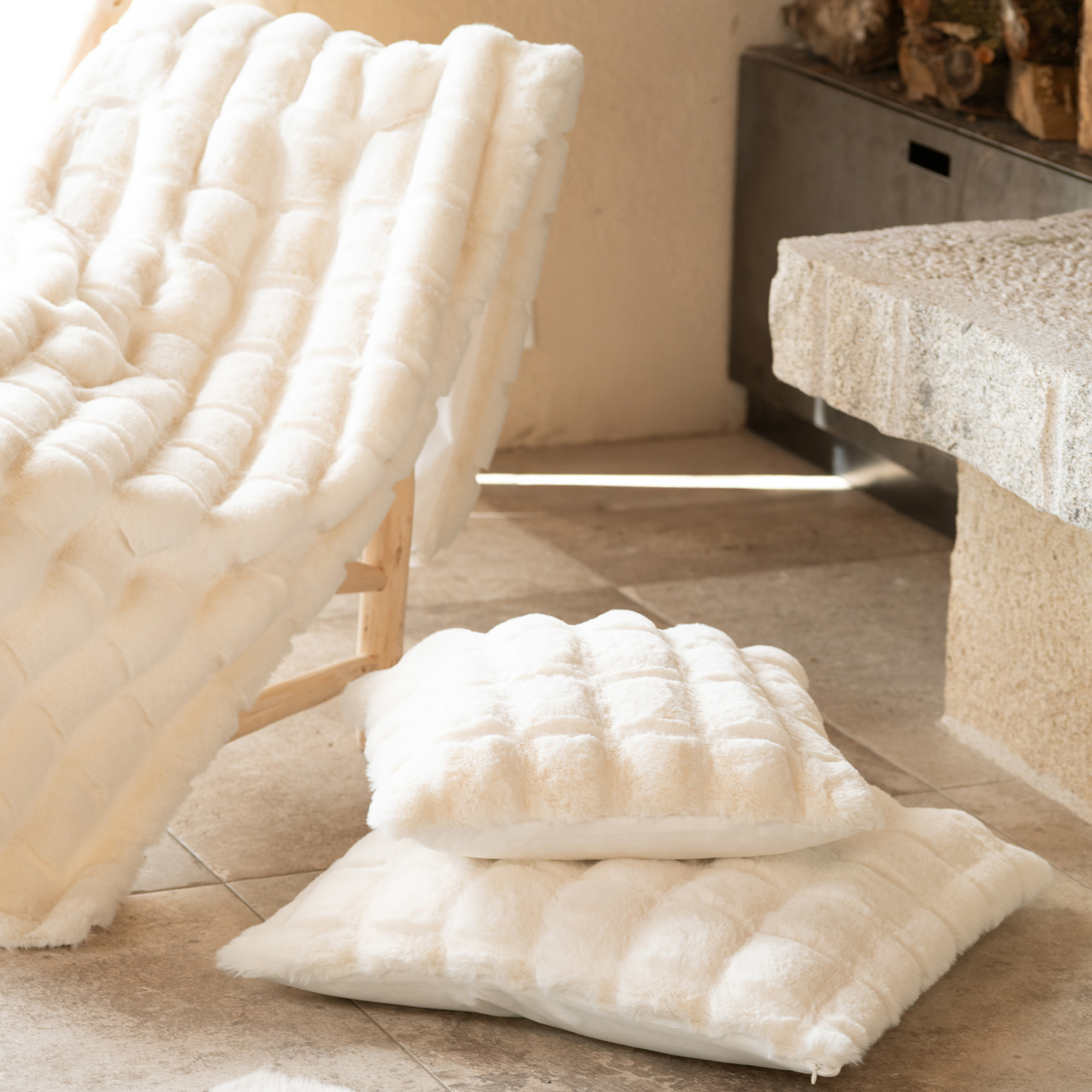 Housse de coussin imitation fourrure  - Effet 3D - Ecru