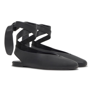 Bailarina plana Sybil en napa con cierre de cintas