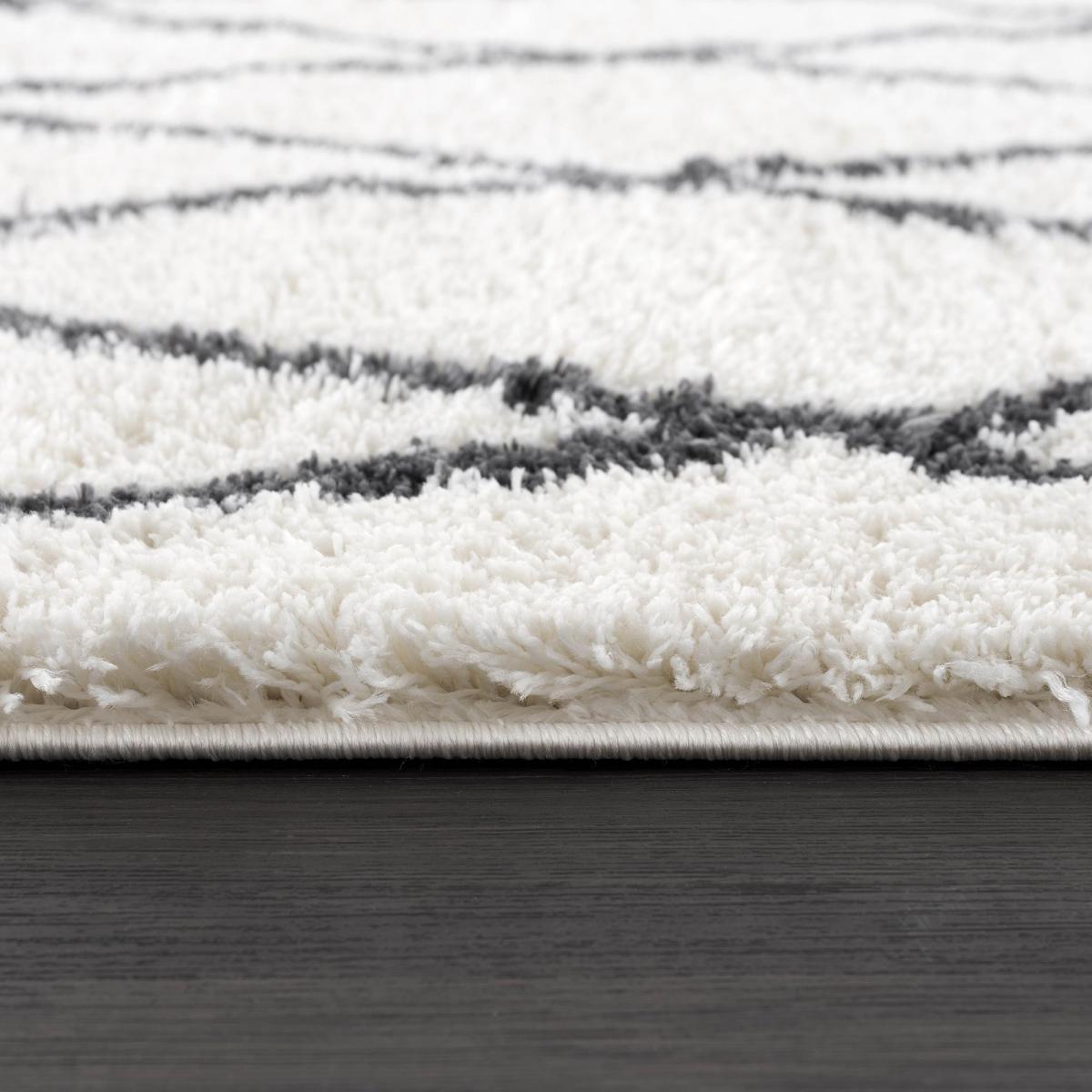 Tapis Shaggy longues mêches et aux motifs traditionnels Berbères