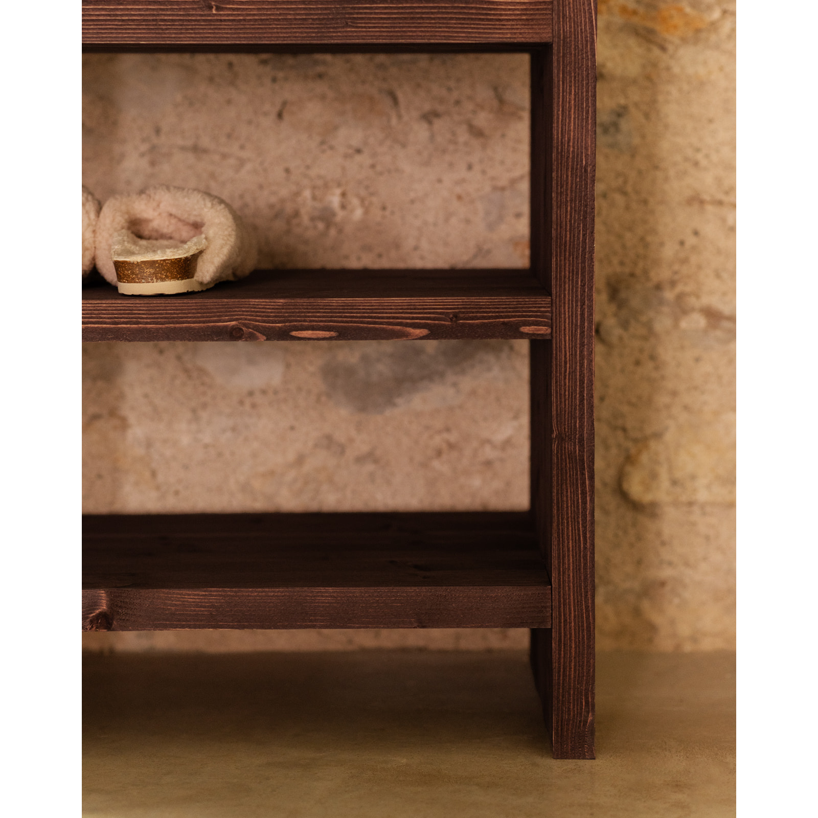 Estantería zapatero de madera maciza tono nogal 80x60cm Alto: 80 Largo: 60 Ancho: 35