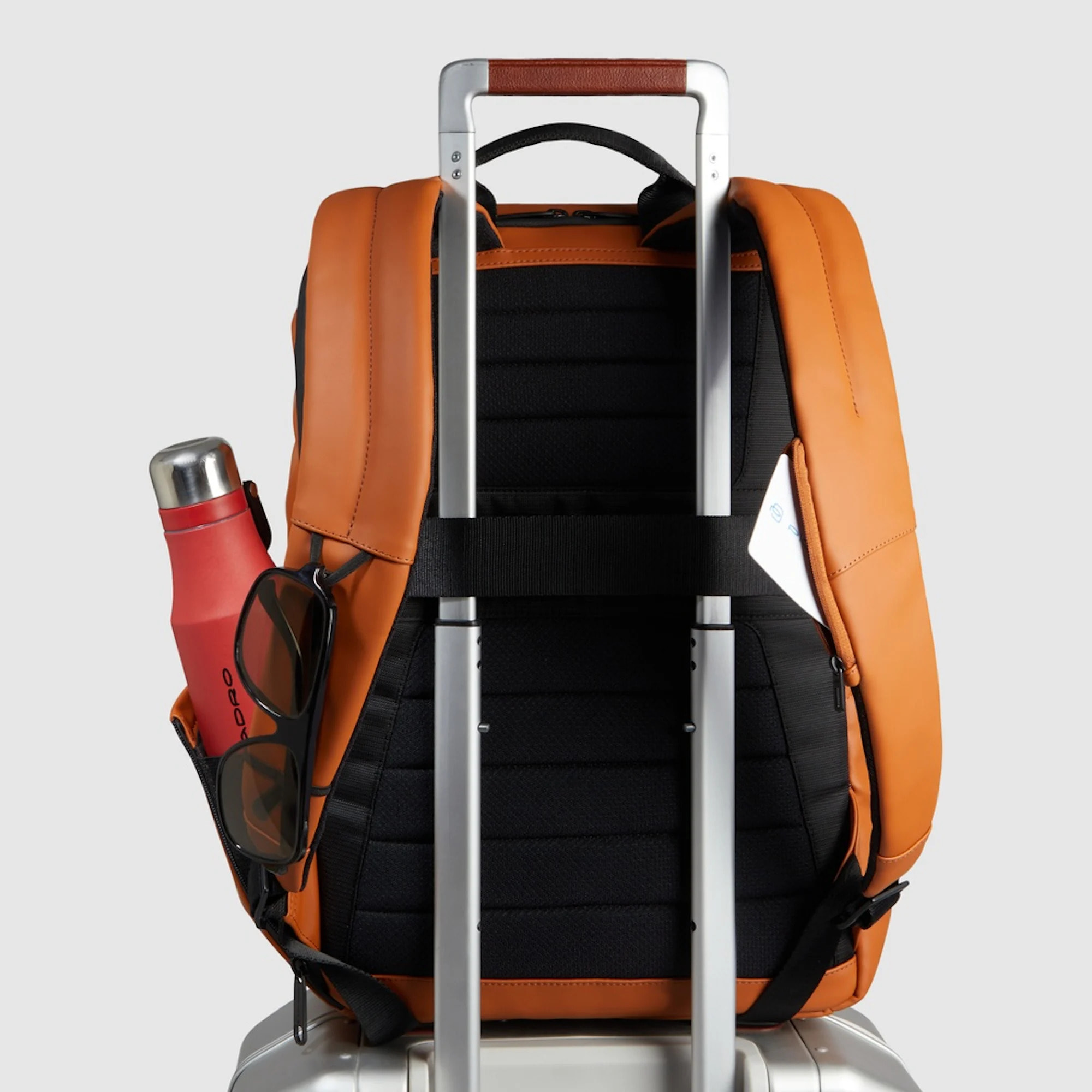 Piquadro Zaino per computer e iPad® con cinghia pettorale, porta bottiglia e RFID