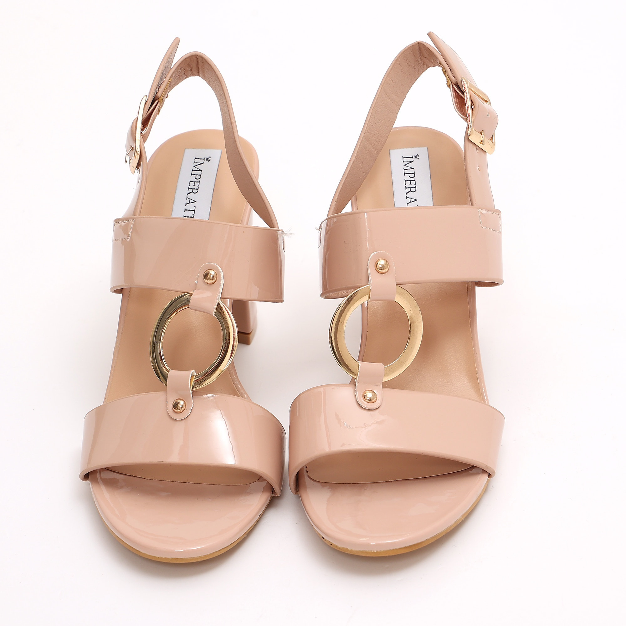 Sandali in simil pelle verniciata con tacco e applicazione color oro