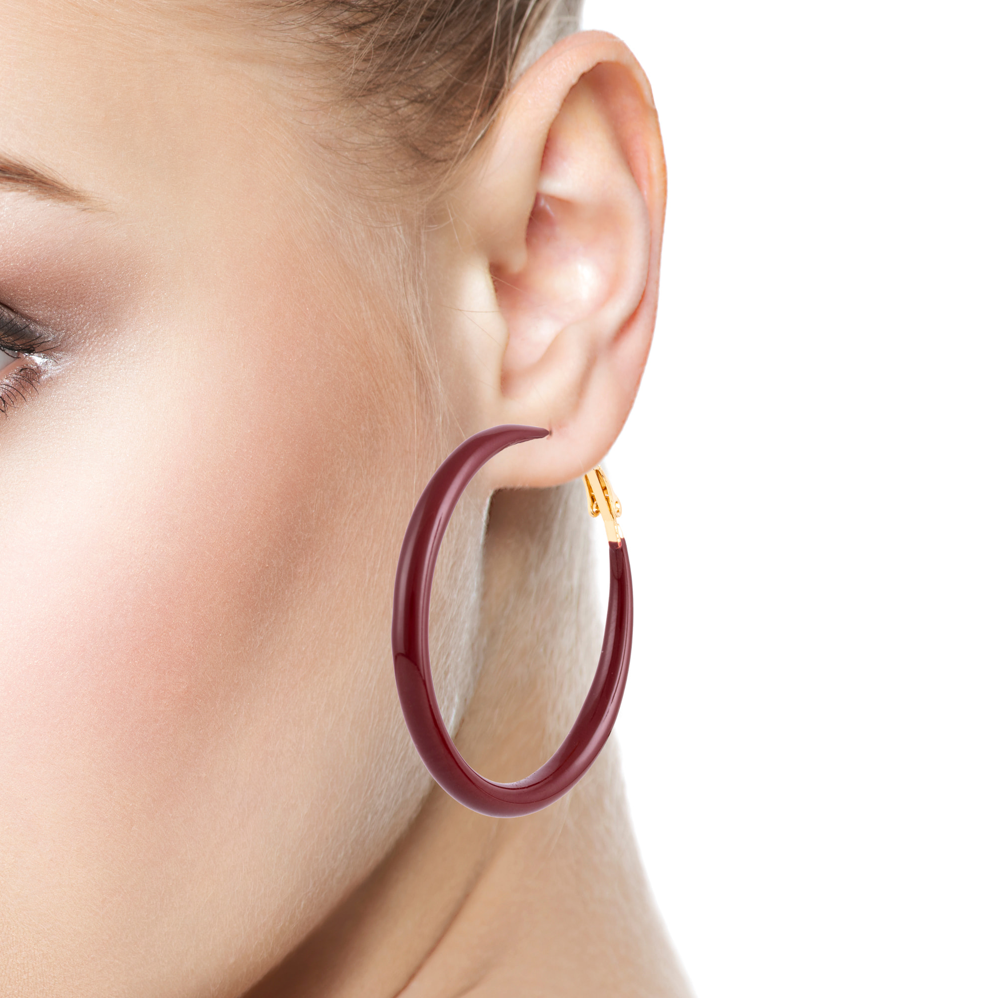 Pendientes de aro liso de cobre con recubrimiento electroplateado color granate, 50 mm, cierre catalán de plata de ley 925 con acabado dorado electroplateado.