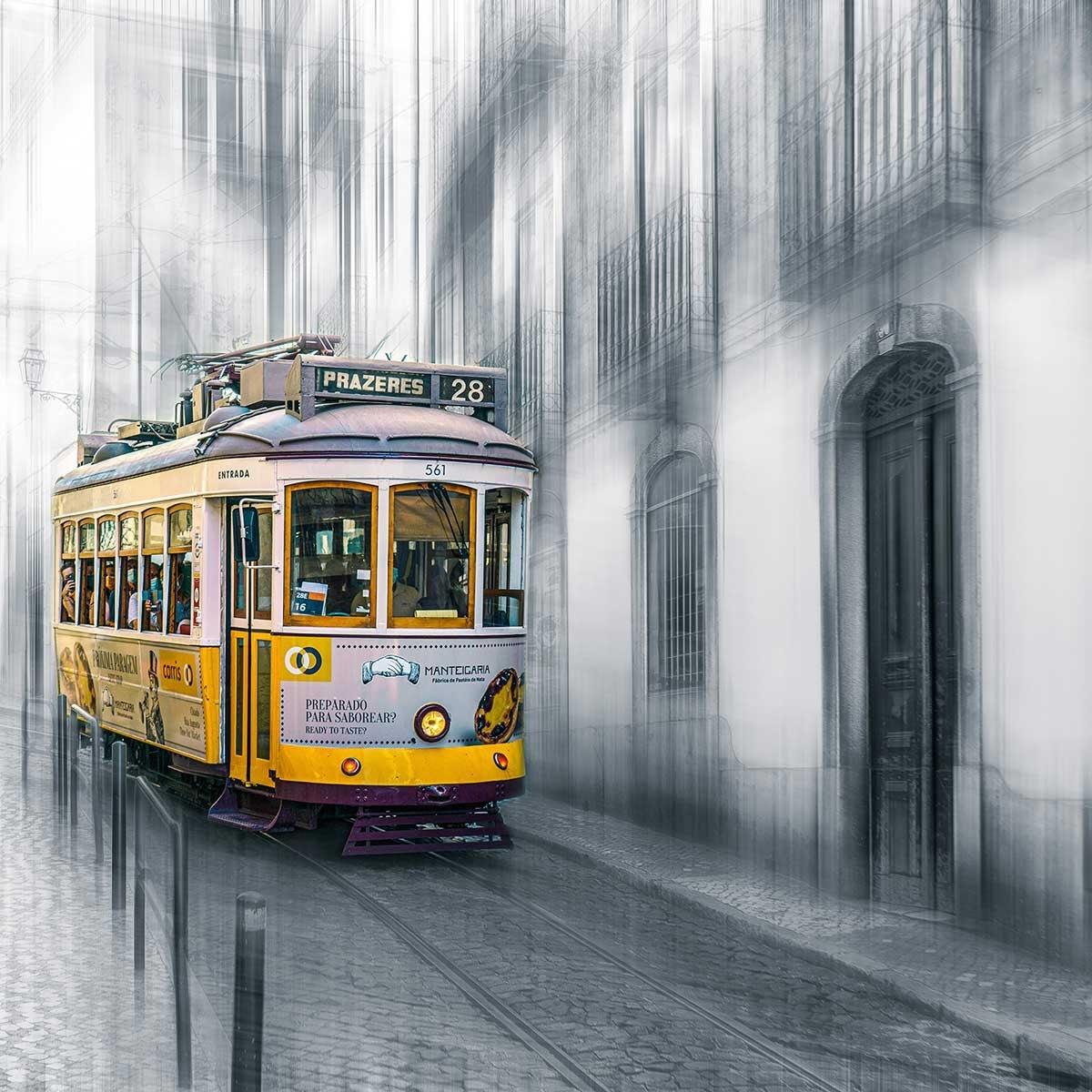 Poster lisboa - tram 28 Affiche sous cadre bois