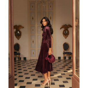 Vestido midi con escote asimétrico, frunce lateral y volante en el bajo