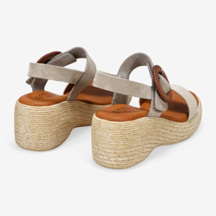 Sandalias taupe en piel con cuña y hebilla