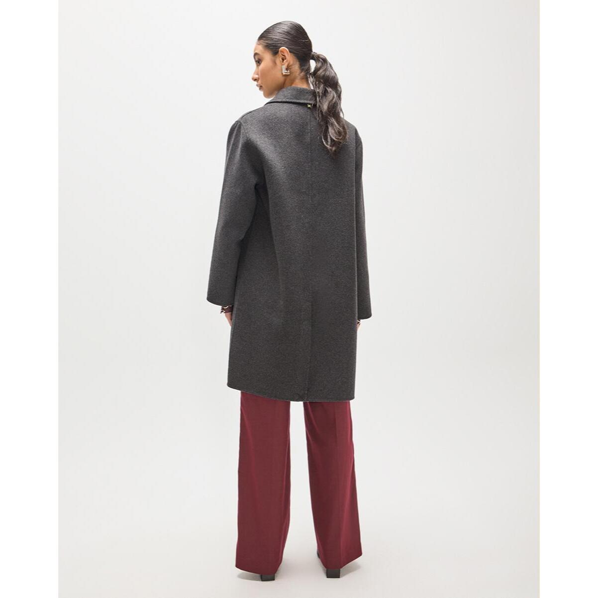 Cappotto in tessuto con decorazioni di strass sul petto