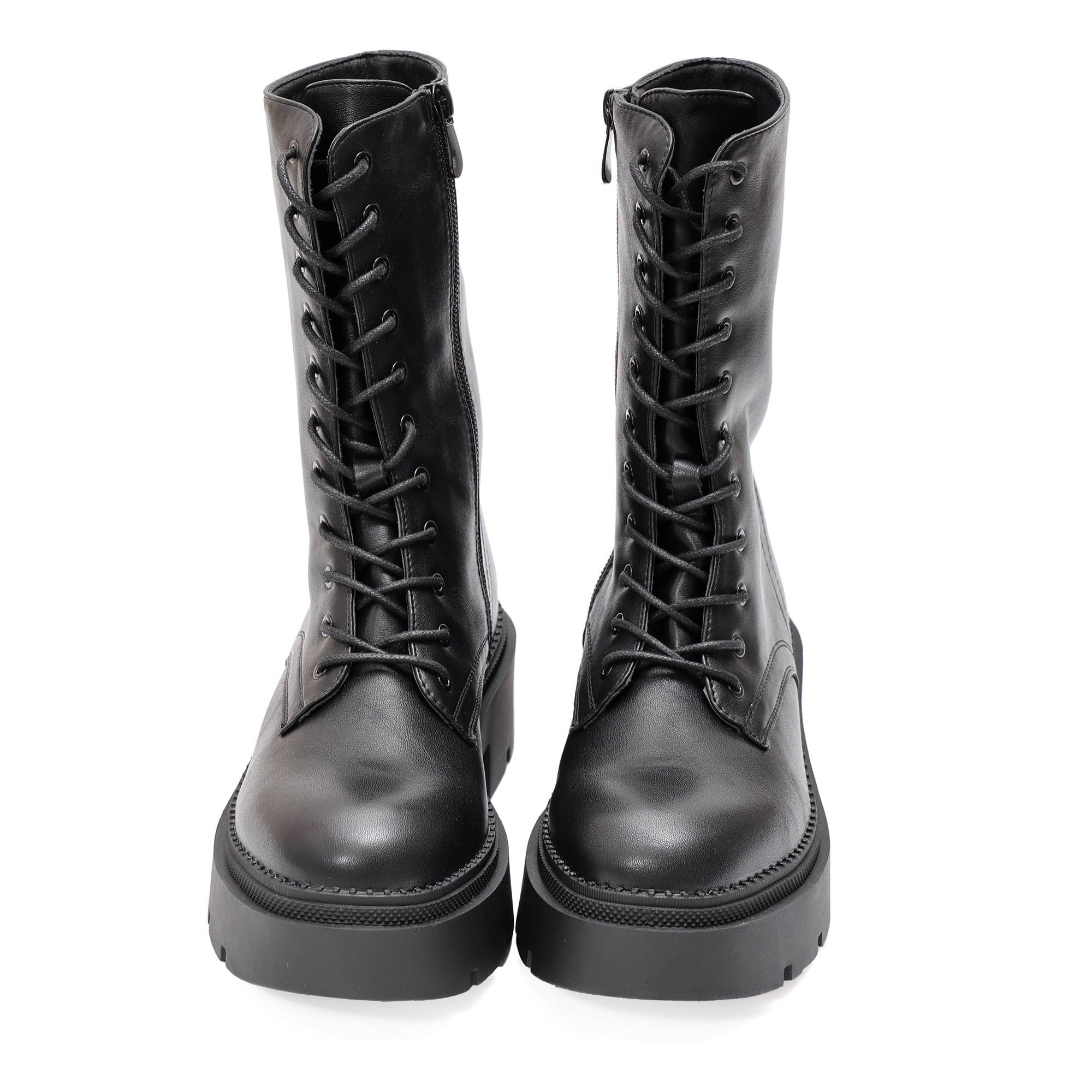 Anfibi in simil pelle con stringhe