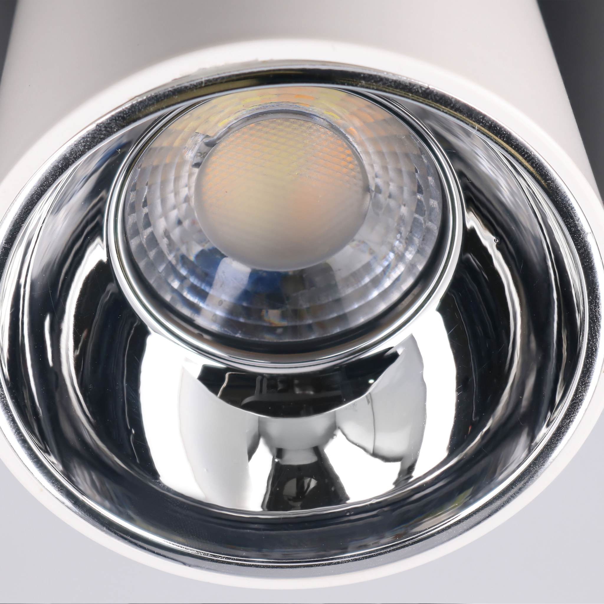 LedsC4 - Tira LED Potente para Interiores, 4520 Lúmenes, Luz Cálida 3000K, Bajo Voltaje 24VDC, Diseño Extrafino 8mm, Ideal para Decoración y Funcionalidad, 5 Metros