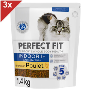 PERFECT FIT Croquettes Riche en Poulet chat adulte intérieur stérilisé 3x1,4kg