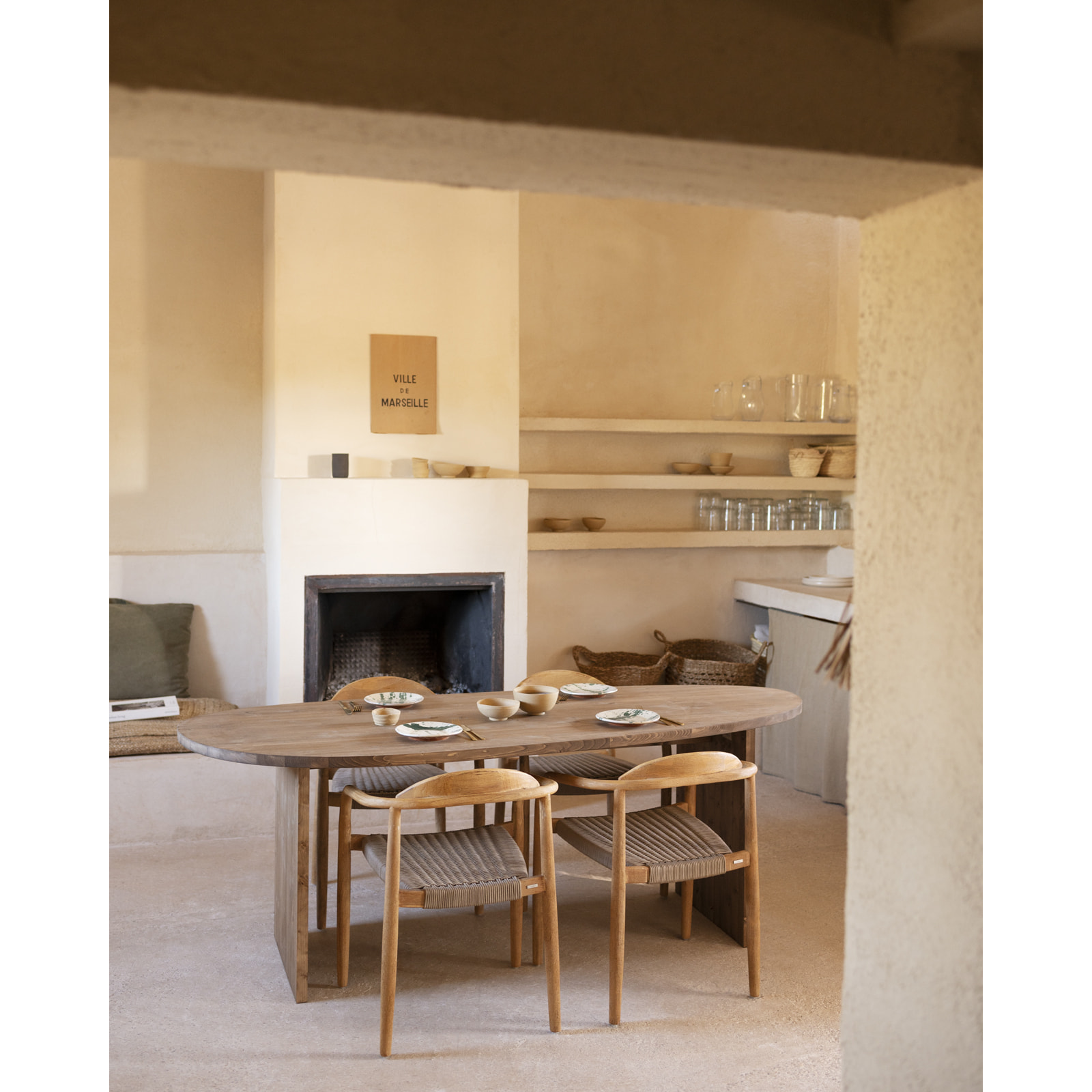 Mesa de comedor de madera maciza en tono roble oscuro de varias medidas