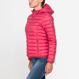 GIUBBOTTO RESISTENTE ALLA PIOGGIA CON IMBOTTITURA ULTRA LEGGERA. Vestibilità regolare.