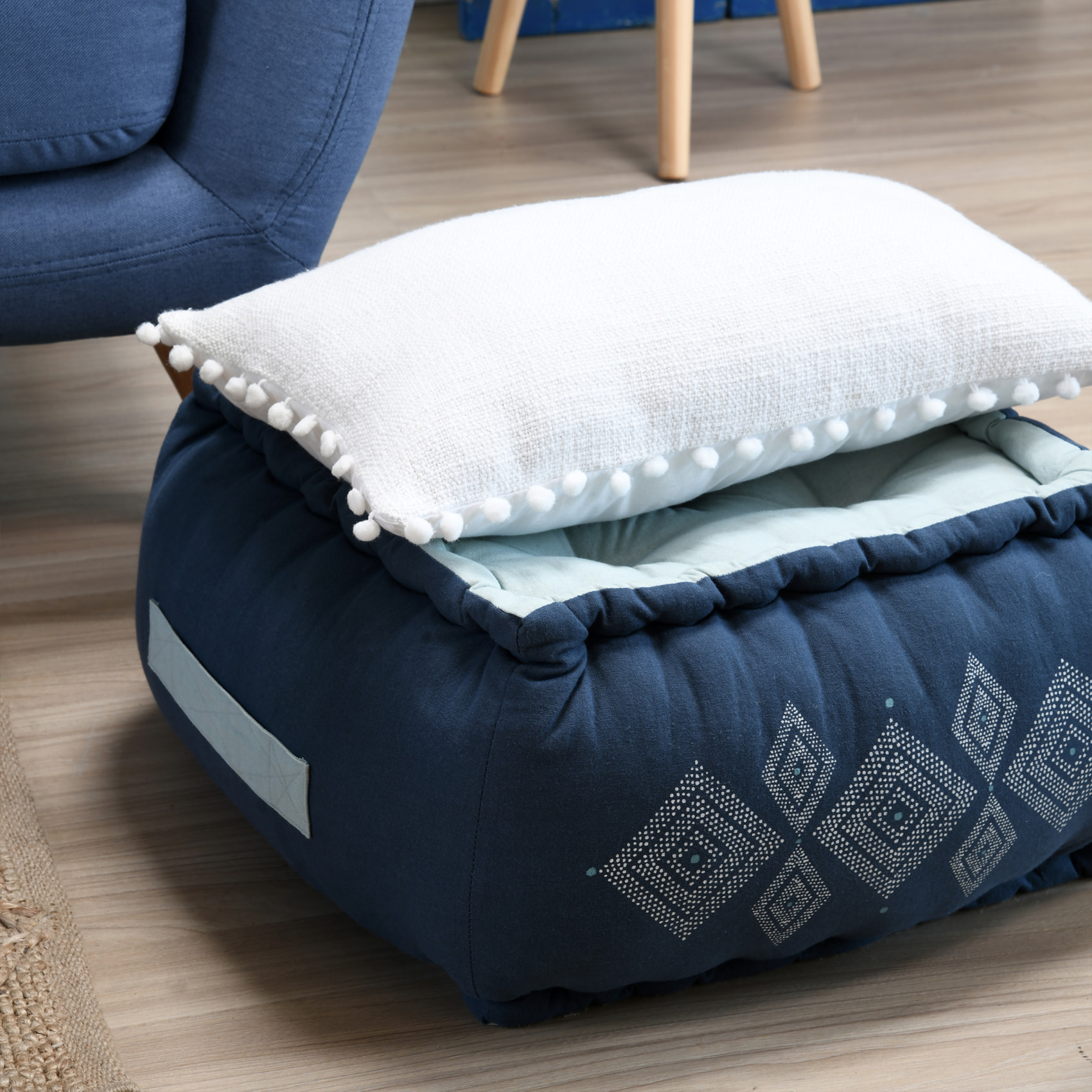 Coussin rectangulaire en coton déhoussable à pompons - Blanc