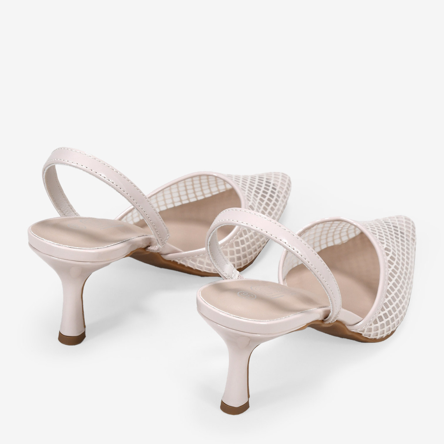 Zapatos de tacón beige destalonados de malla