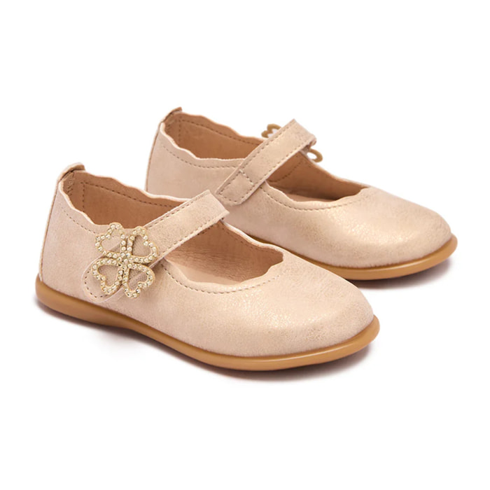 Piccole ballerine con dettagli a forma di cuore dorato