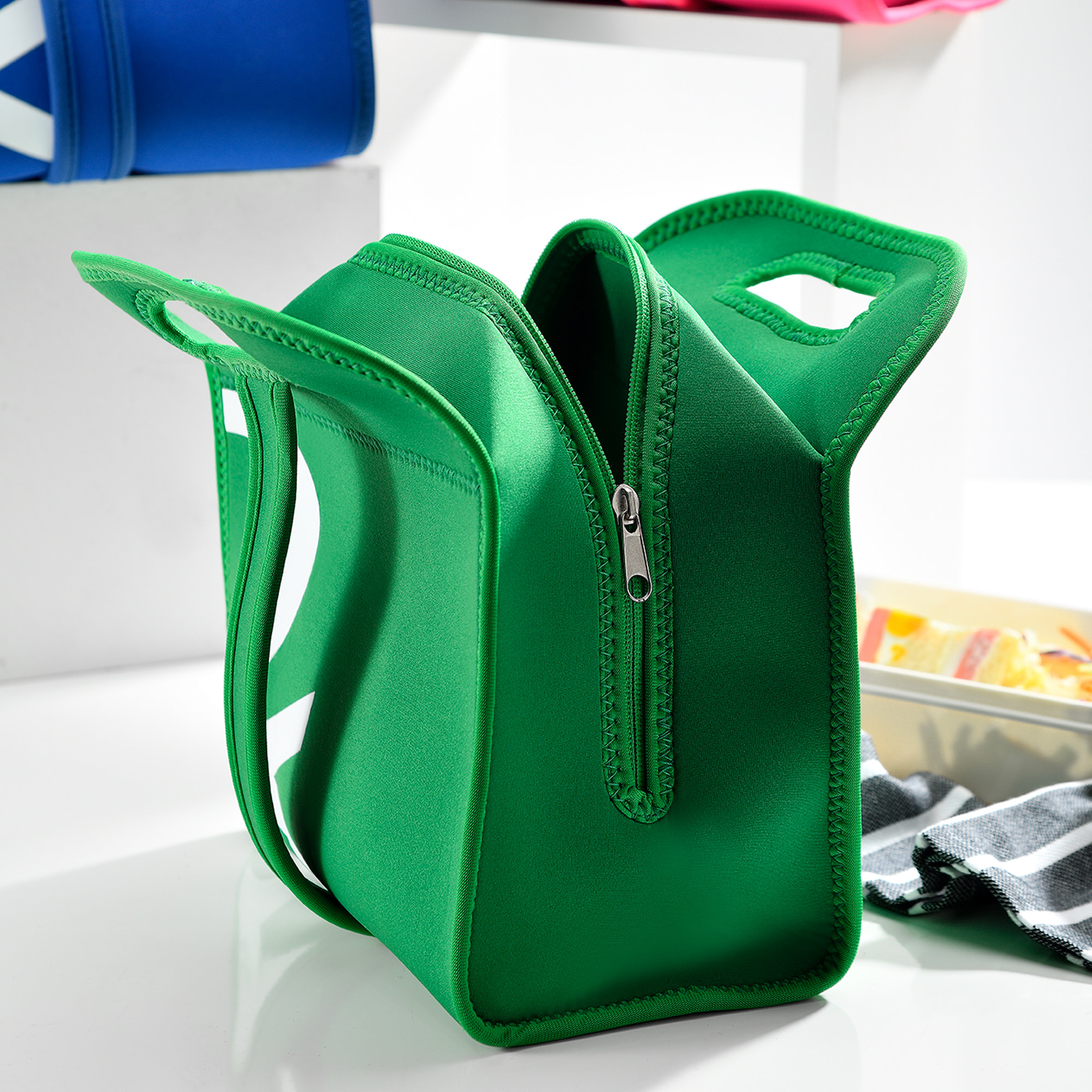 Bolsa de almuerzo en neopreno de color verde Benetton.