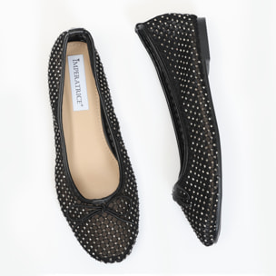 Ballerine in simil pelle traforate con strass