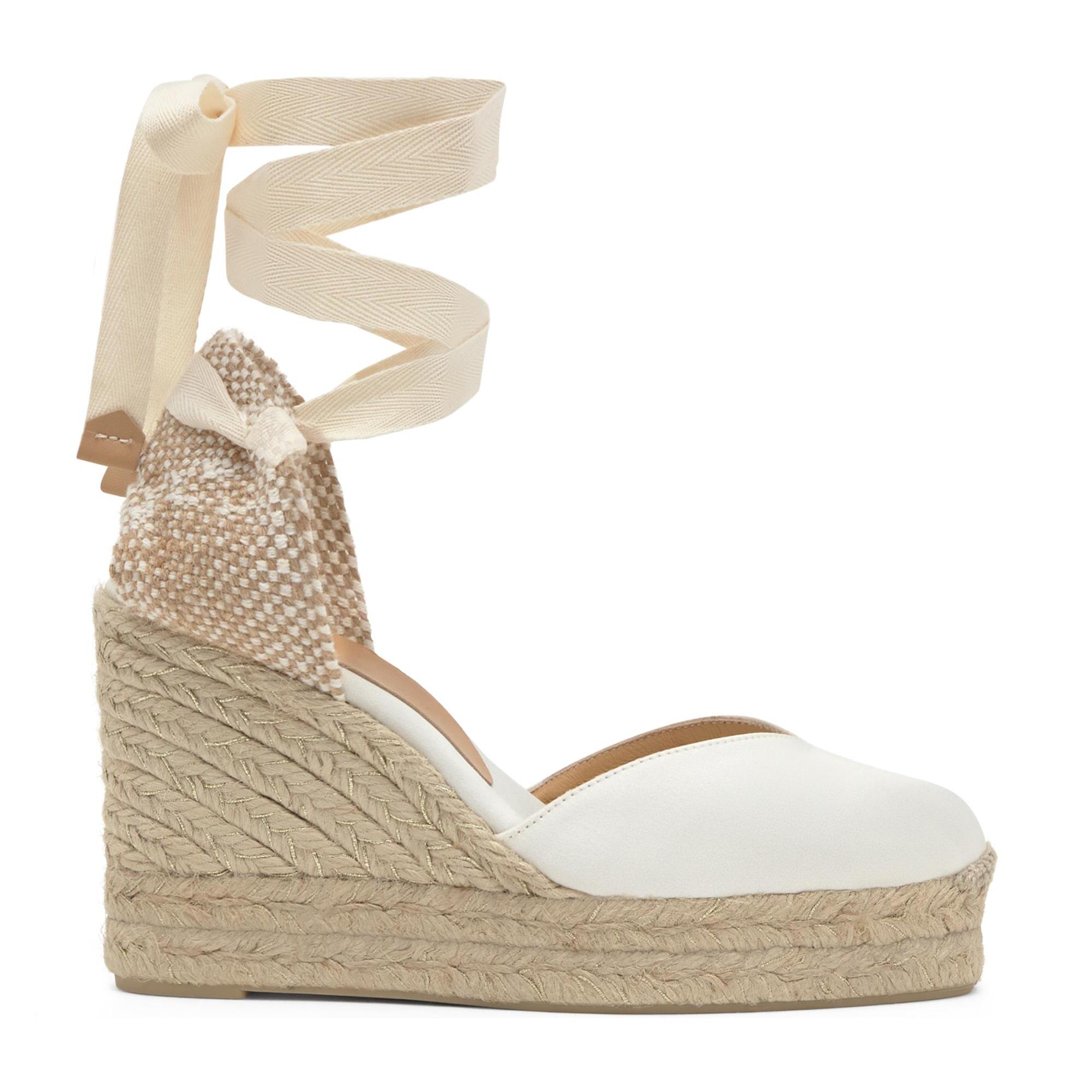 Alpargatas Chiara en satén, cierre mediante lazada y doble plataforma