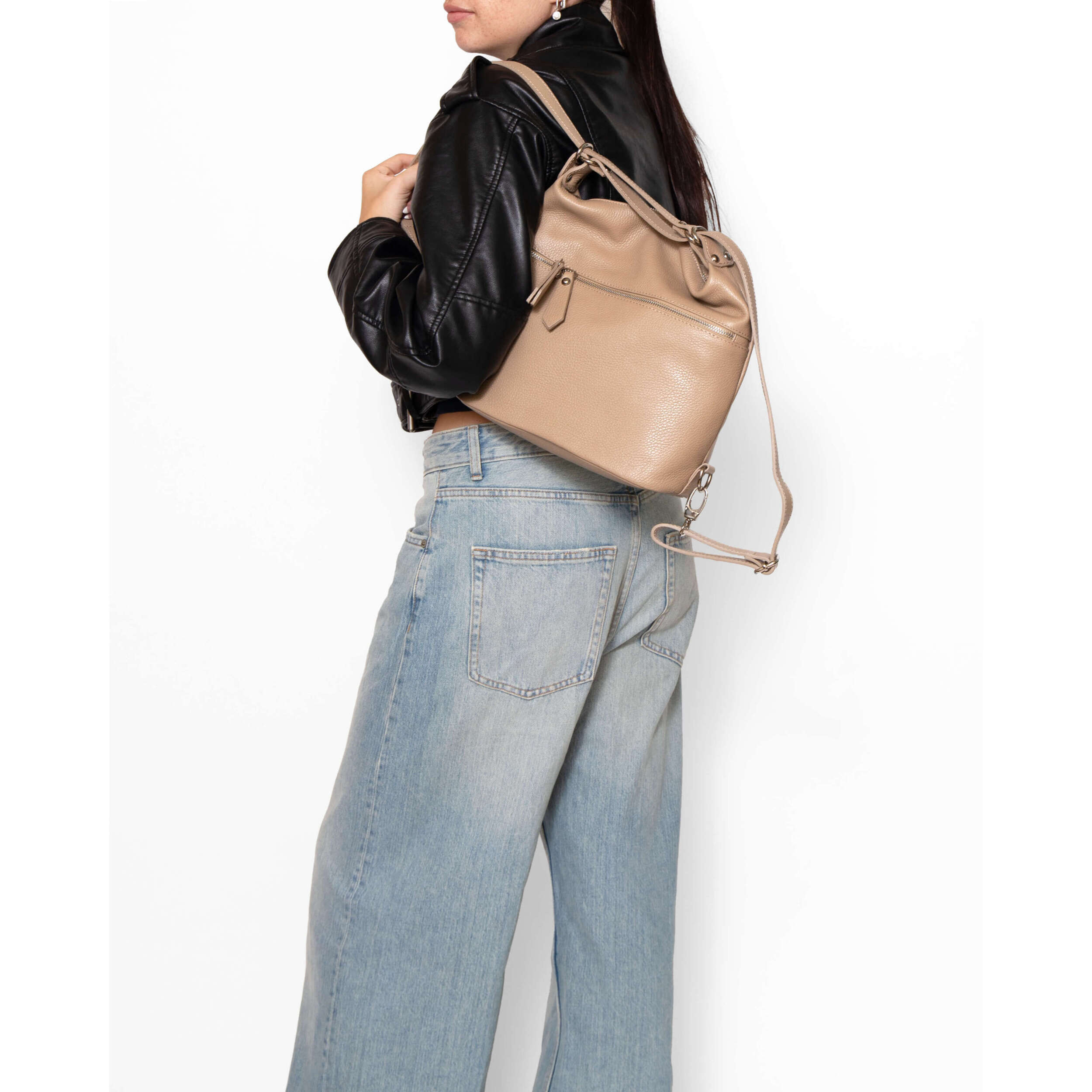 Borsa a spalla convertibile in zaino Bianca da donna In Vera pelle Made in Italy 30x26x9 cm