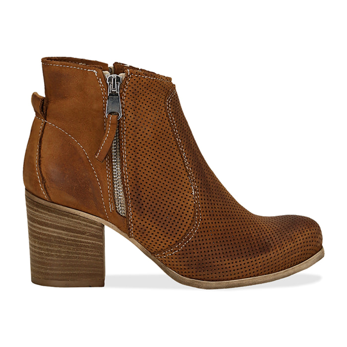 Ankle boots cuoio in nabuk con punta arrotondata, tacco 7 cm