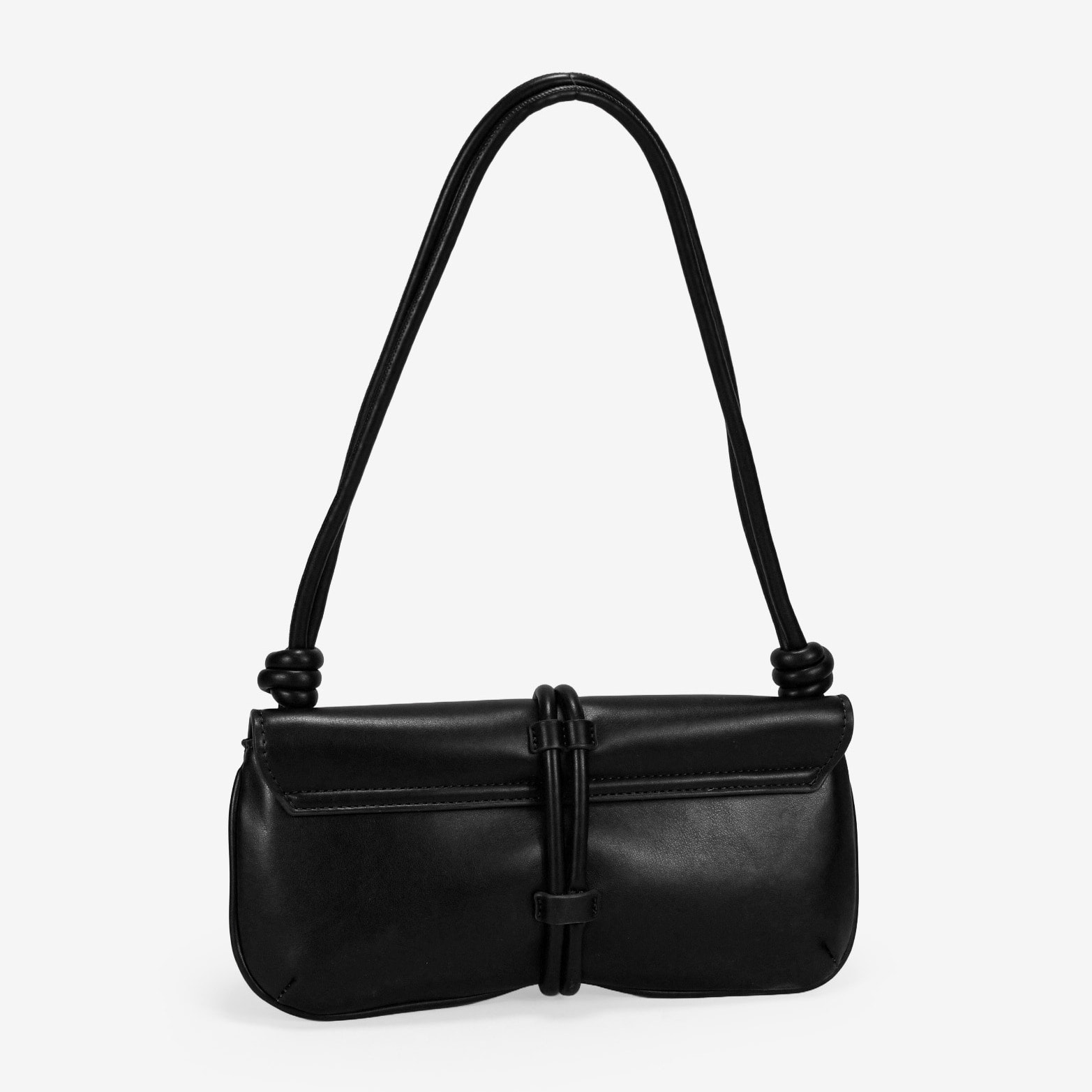 Bolso de hombro negro con solapa y gancho metálico
