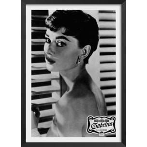 Affiche célébrité Audrey Hepburn dans Sabrina, 1954 Affiche + cadre en bois - Noir