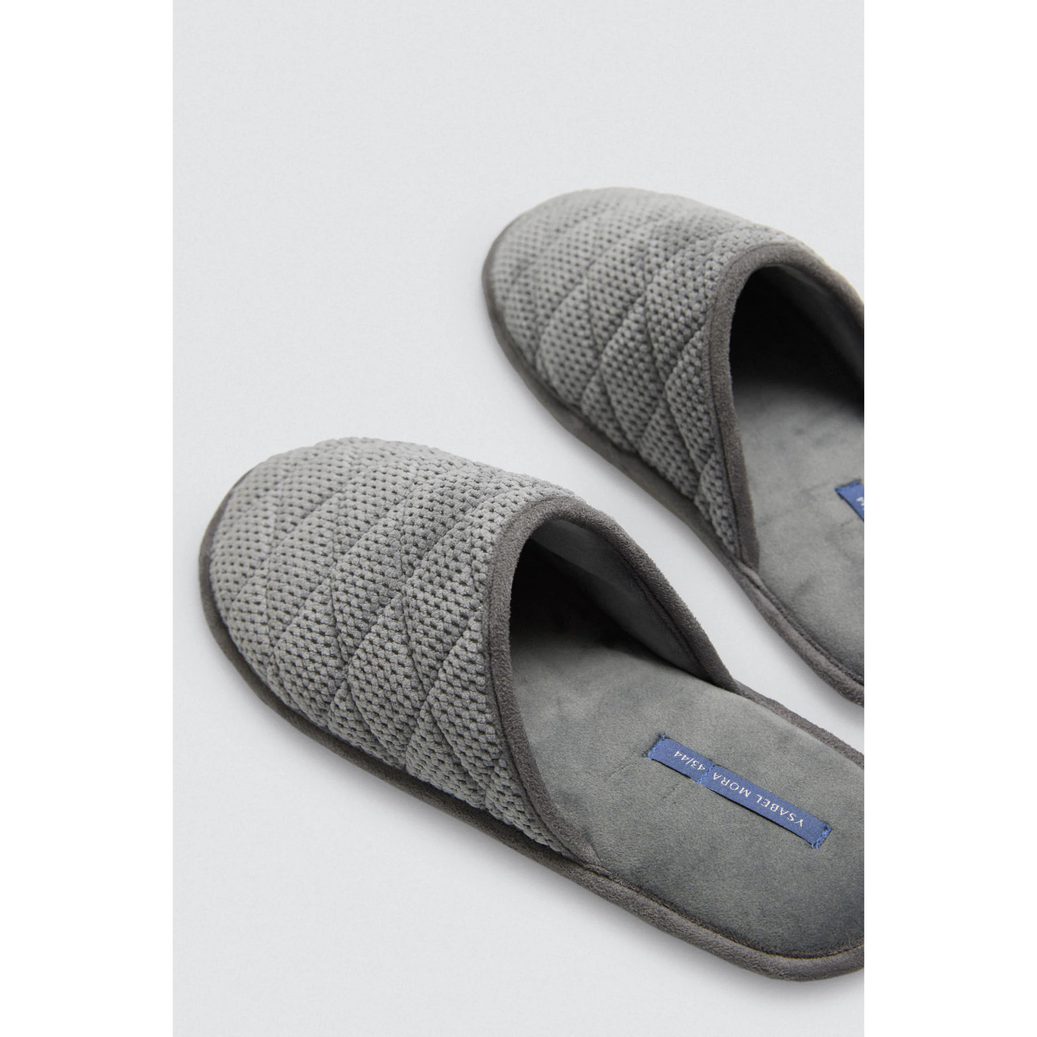 Pantofola da casa imbottita e vellutata