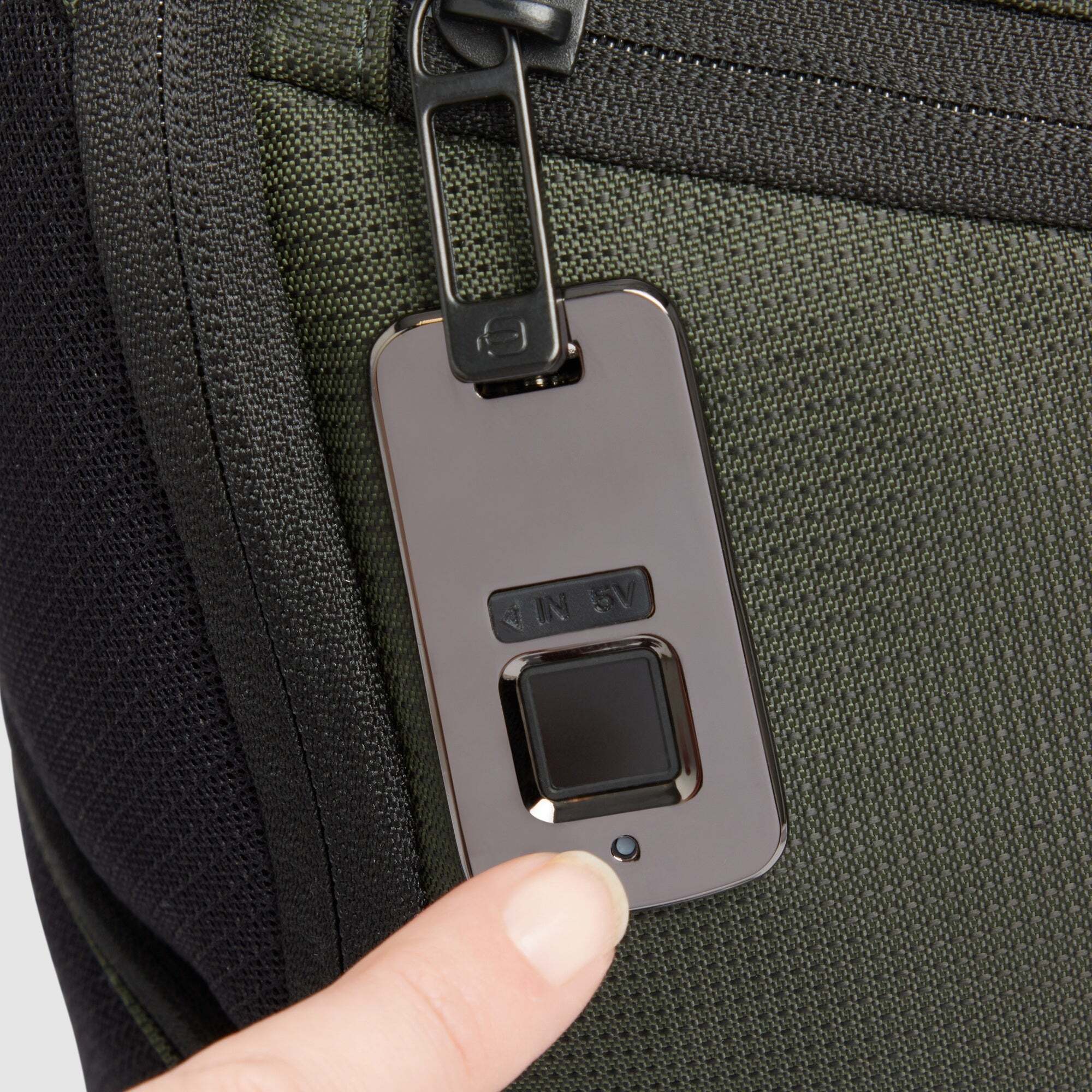 Piquadro Zaino monospalla con chiusura a impronta digitale
